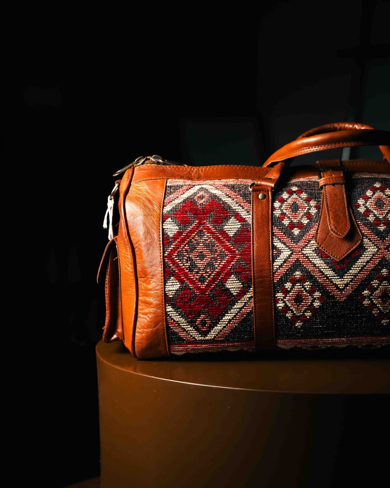 Sac de voyage en cuir de chameau et tissage kilim